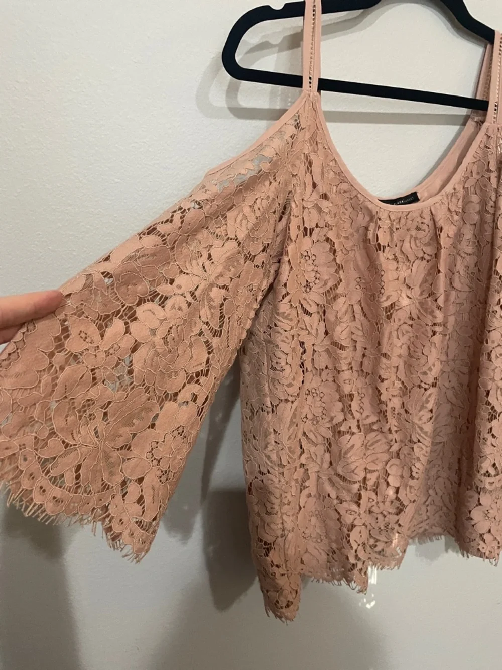 Women’s White House Black Market Lace Overlay Spaghetti Strap Top Blush Pink NWT - Picture 2 of 7